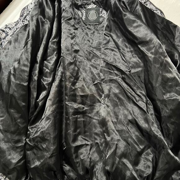 Urban Outfitters Black & White Nathan Animal Print Full Zip Jacket Size Large - Picture 11 of 12
